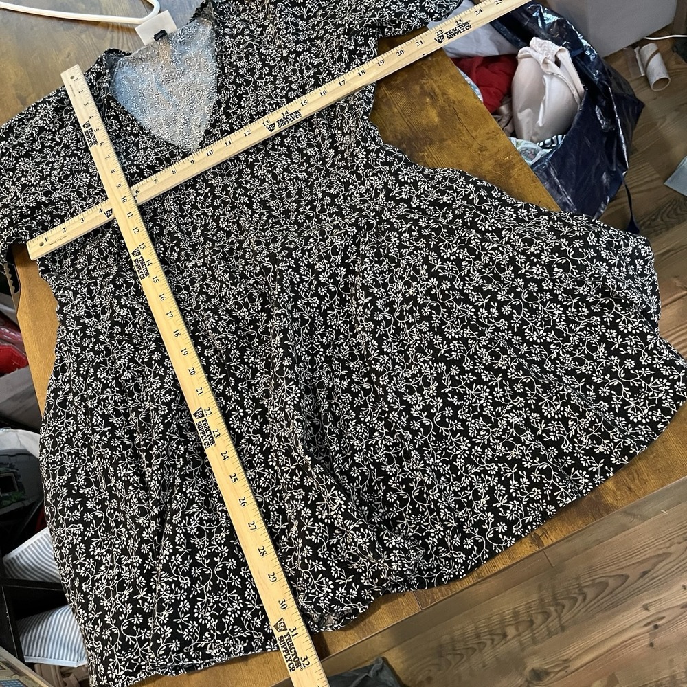 Universal Thread sz L Bell Elbow Sleeve Mini Dress Black Floral V-neck Sz Medium - Picture 8 of 11